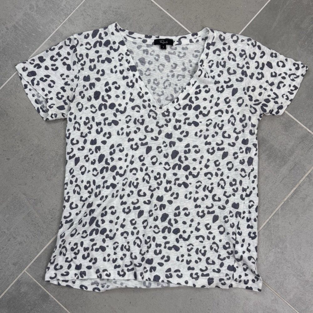 Rails Women's Cara Snow Leopard Print Linen Blend V-Neck T-Shirt Small